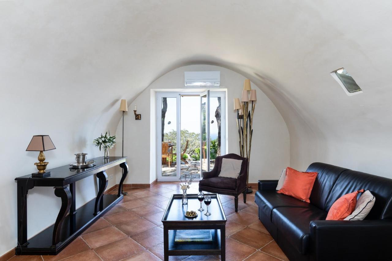 U Piazzale Villa Santa-Reparata-di-Balagna Exteriör bild